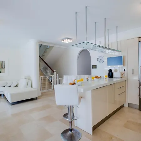 Villa Espaciosa Con La Piscina Privada *