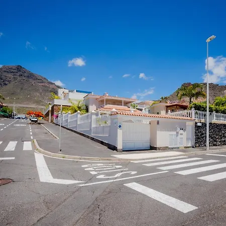 Espaciosa Con La Piscina Privada Villa