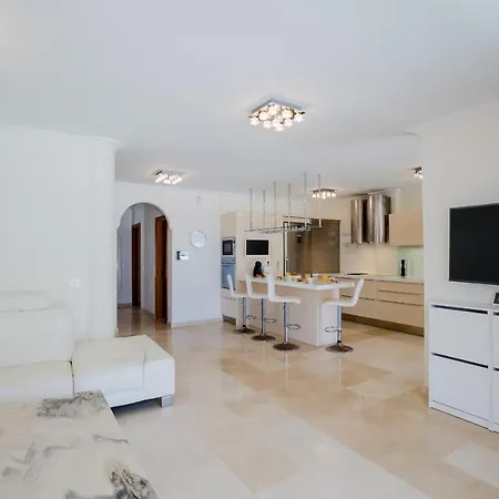 Villa Espaciosa Con La Piscina Privada