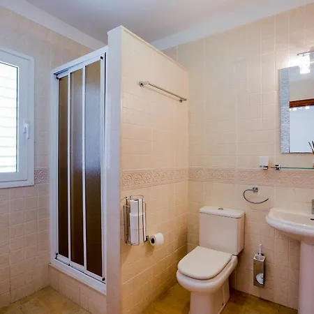 Espaciosa Con La Piscina Privada Villa