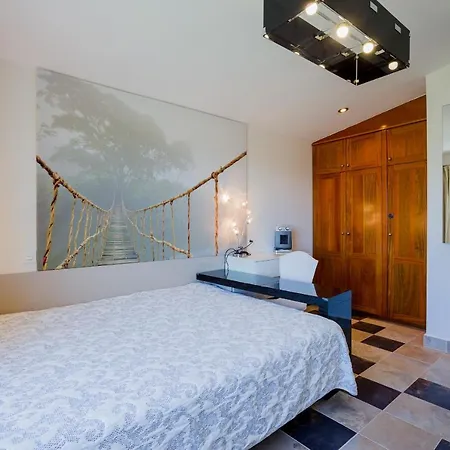 Espaciosa Con La Piscina Privada Villa