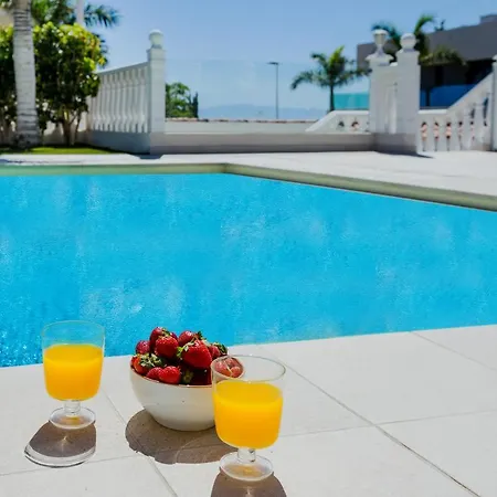 Espaciosa Con La Piscina Privada